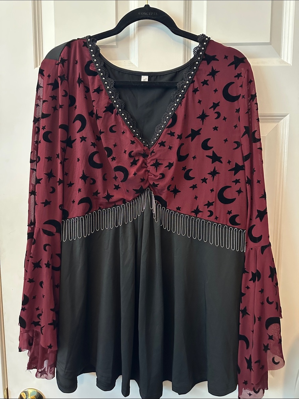EUC Boho Moon & Star V-Neck Tunic in Burgundy and Black Sz 2X ⭐️ 🌙 ⭐️ - Picture 1 of 11
